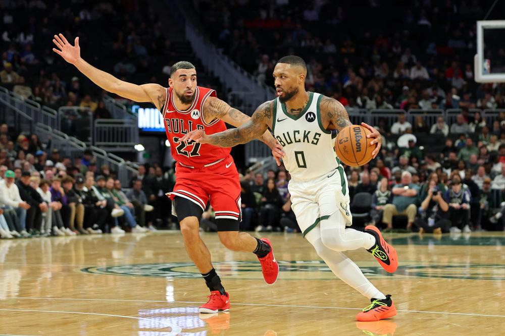 队报：纽约市长马姆达尼是铁杆枪迷，枪手旧将沙马赫送他球衣（队报：阿森纳旧将沙马赫向铁杆球迷纽约市长马姆达尼赠球衣）